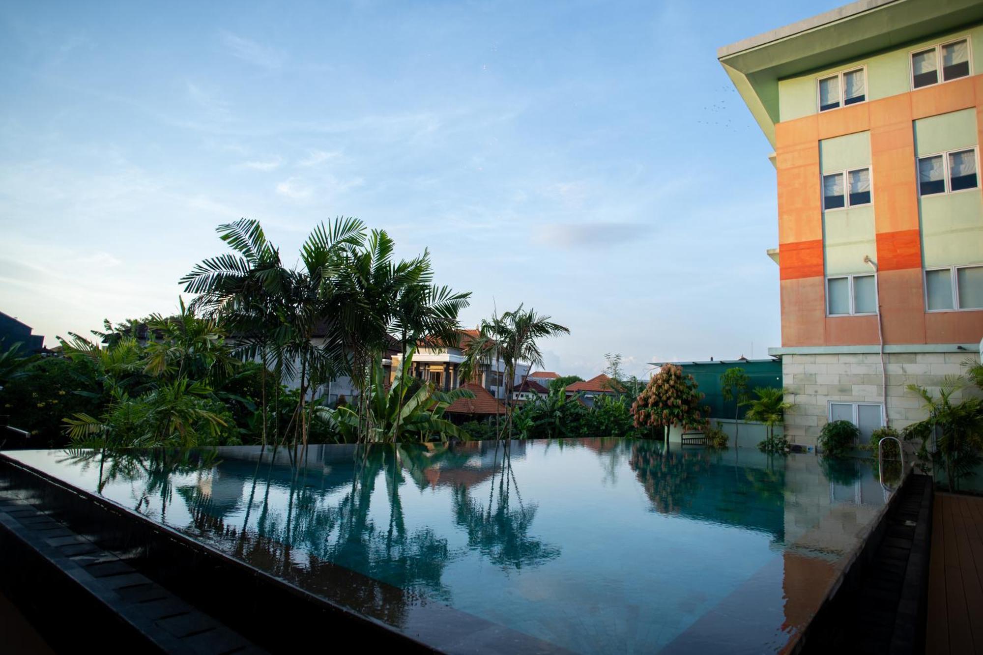 Harris Hotel & Residences Riverview Kuta, Bali Kuta Lombok Exterior foto